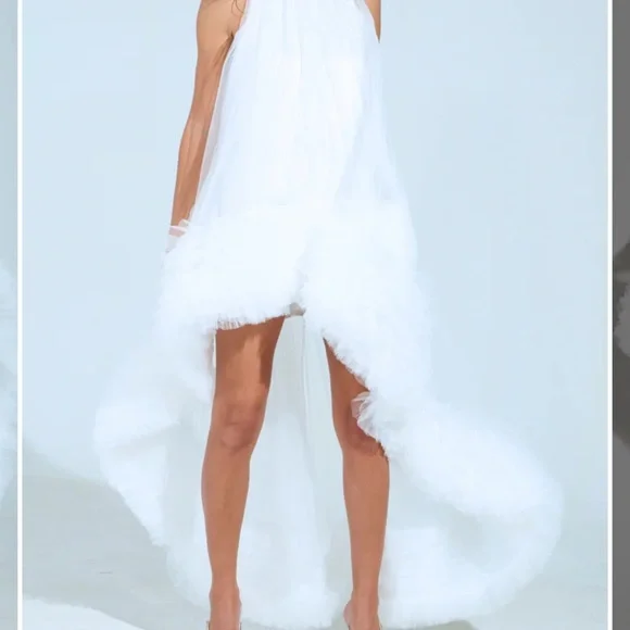 Elegant White Sleeveless Dress - Picture 2 of 7